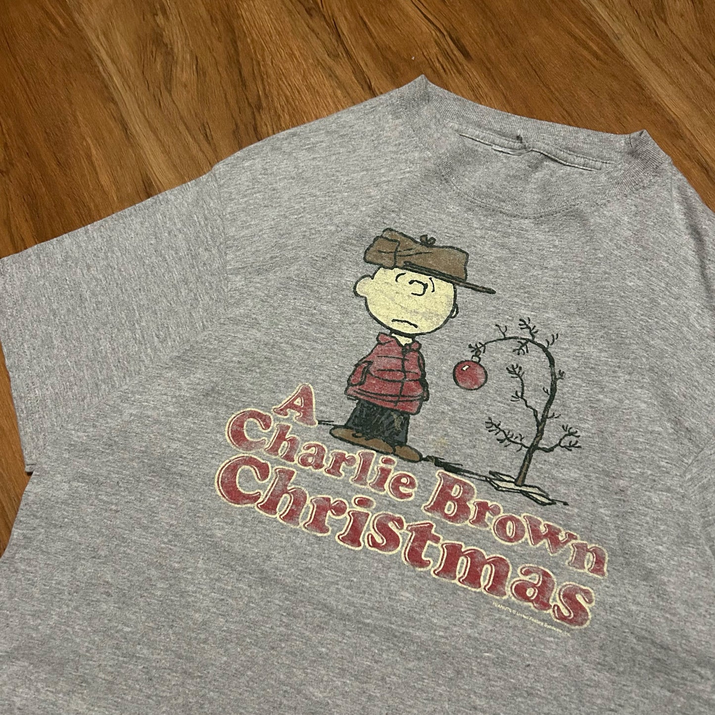 (S/M) Vintage Y2K It's A Charlie Brown Christmas Grey Graphic T-Shirt