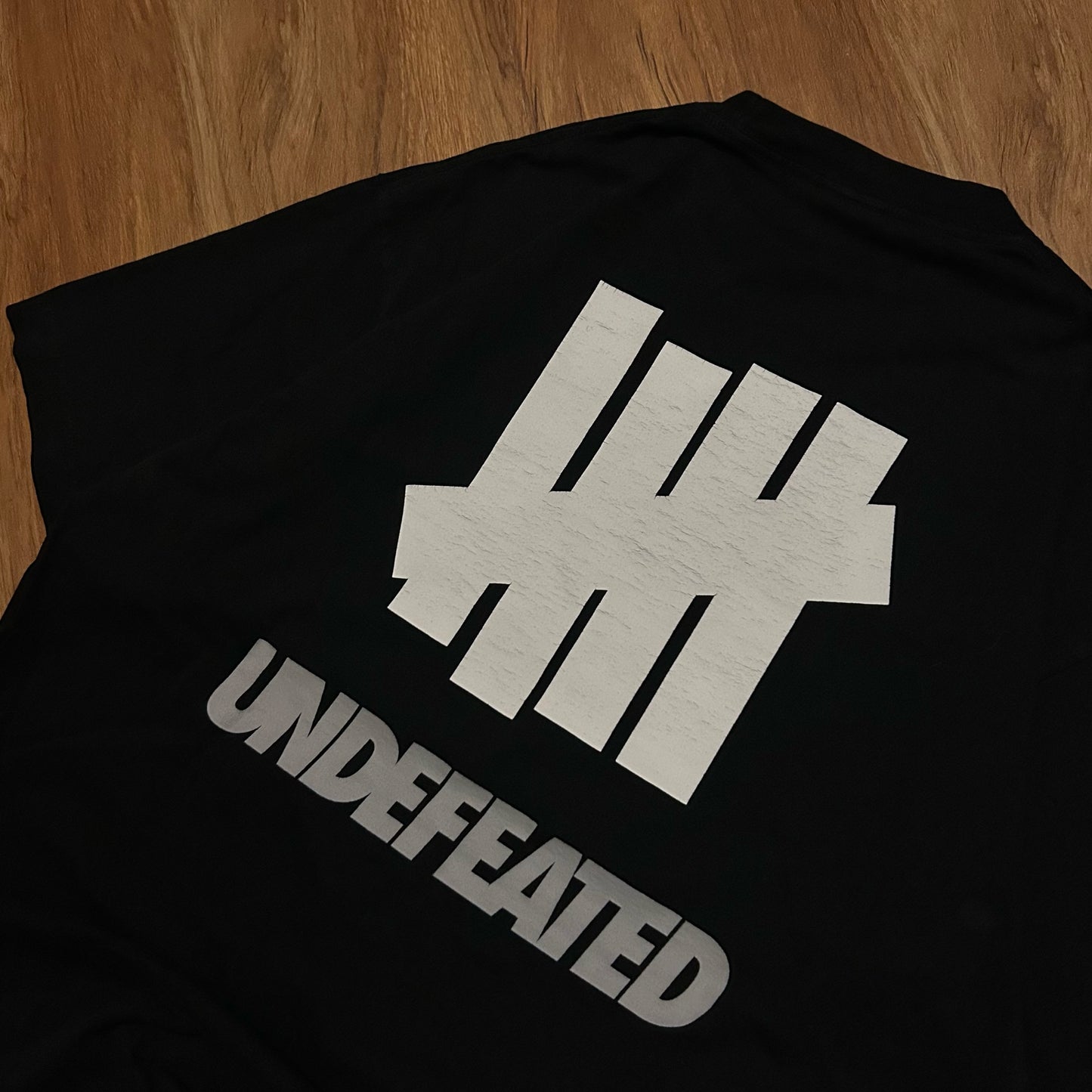 (L) Undefeated Double Sided Logo Black Graphic T-Shirt