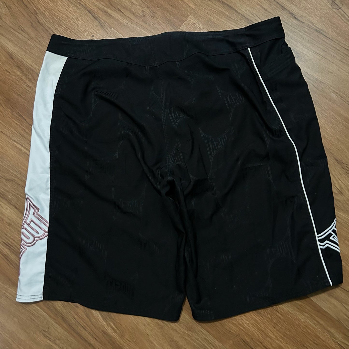 (L/XL) Vintage Tapout Black Embroidered MMA Black Board Shorts