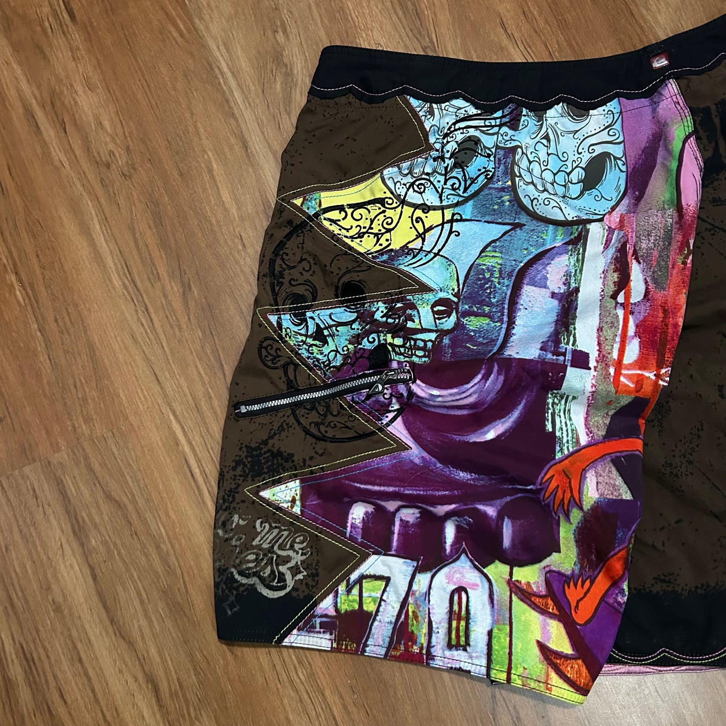 (M/L) Vintage Quicksilver Board Surfwear Ed Hardy Style Shorts