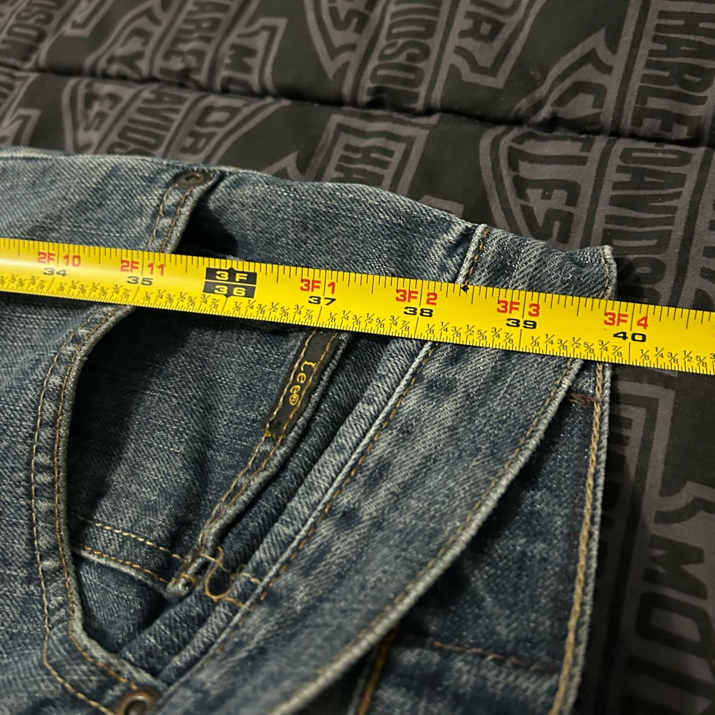 (33) Y2K Lee Premium Dark Wash Loose Denim Frayed Hem Jeans