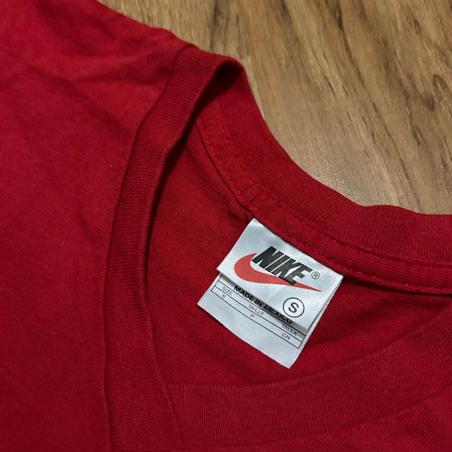 (S) Vintage 90s Nike Mini Swoosh Red V-Neck T-Shirt