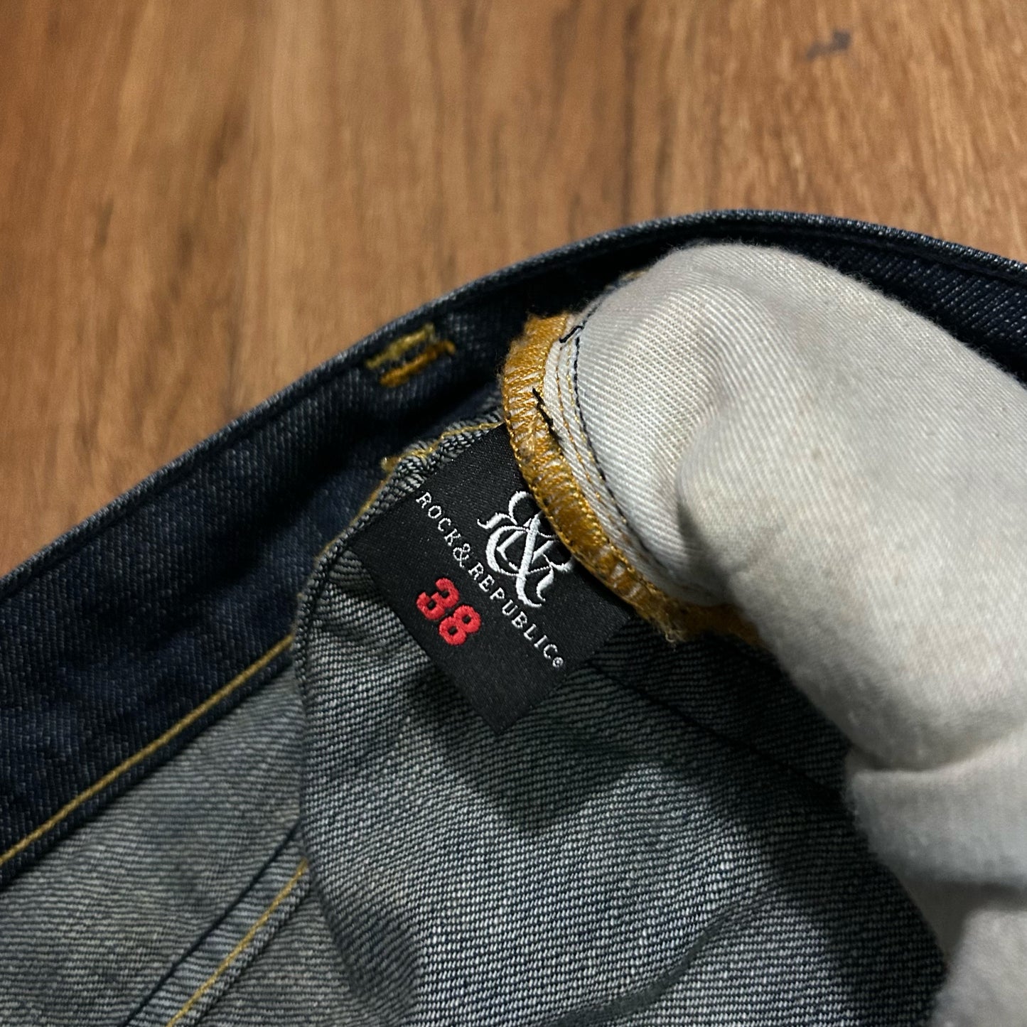 (38) Vintage Rock & Republic Henlee Dark Wash Yellow Stitching Jeans