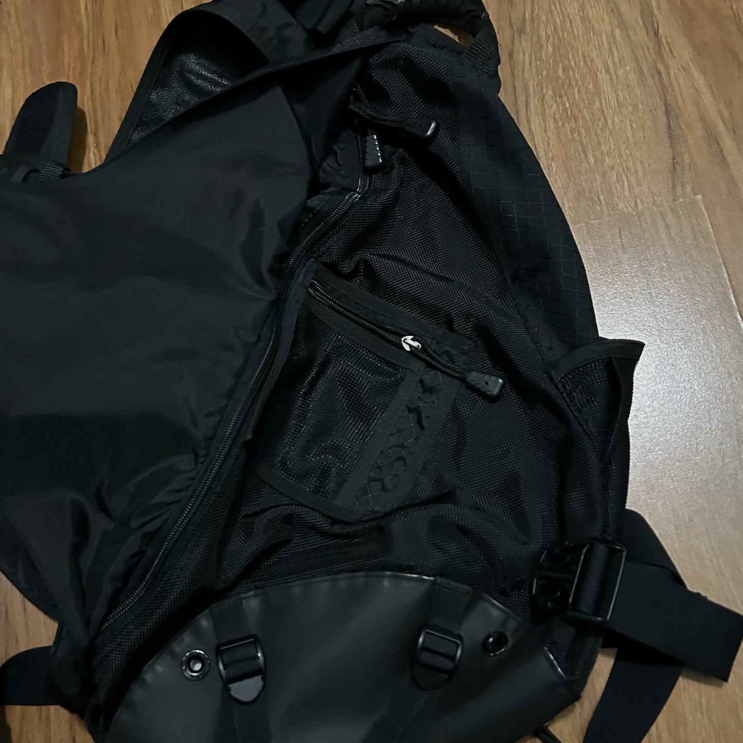 (OS) Vintage 2000s Oakley One Shoulder Crossbody Sling Black Bag