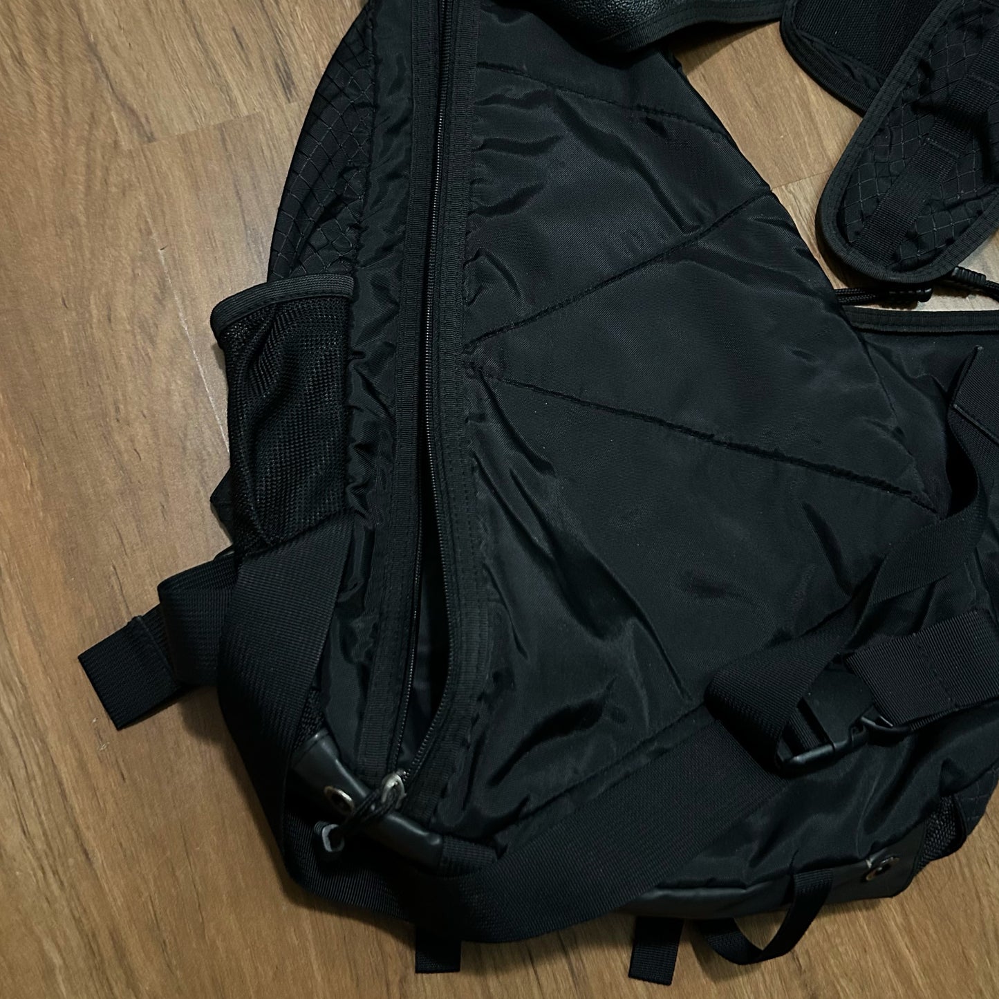 (OS) Vintage 2000s Oakley One Shoulder Crossbody Sling Black Bag