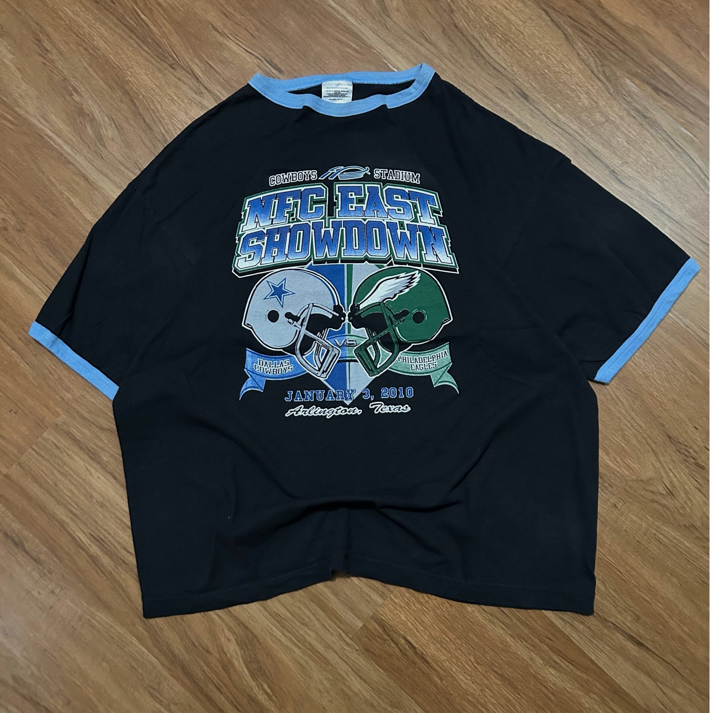 (XL) Vintage 2010 NFC East Showdown Dallas Cowboys vs Philadelphia Eagles Ringer Black T-Shirt