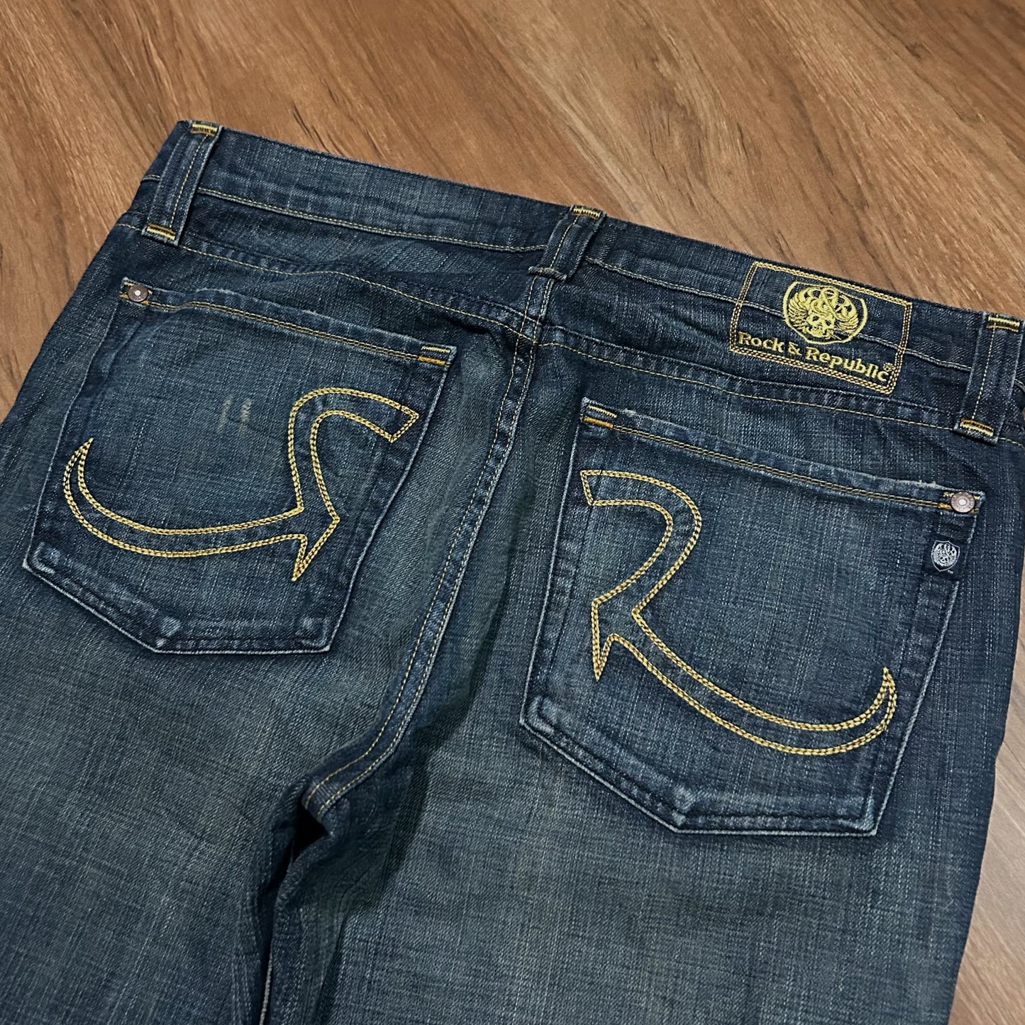 (38) Vintage Rock & Republic Henlee Dark Wash Yellow Stitching Jeans