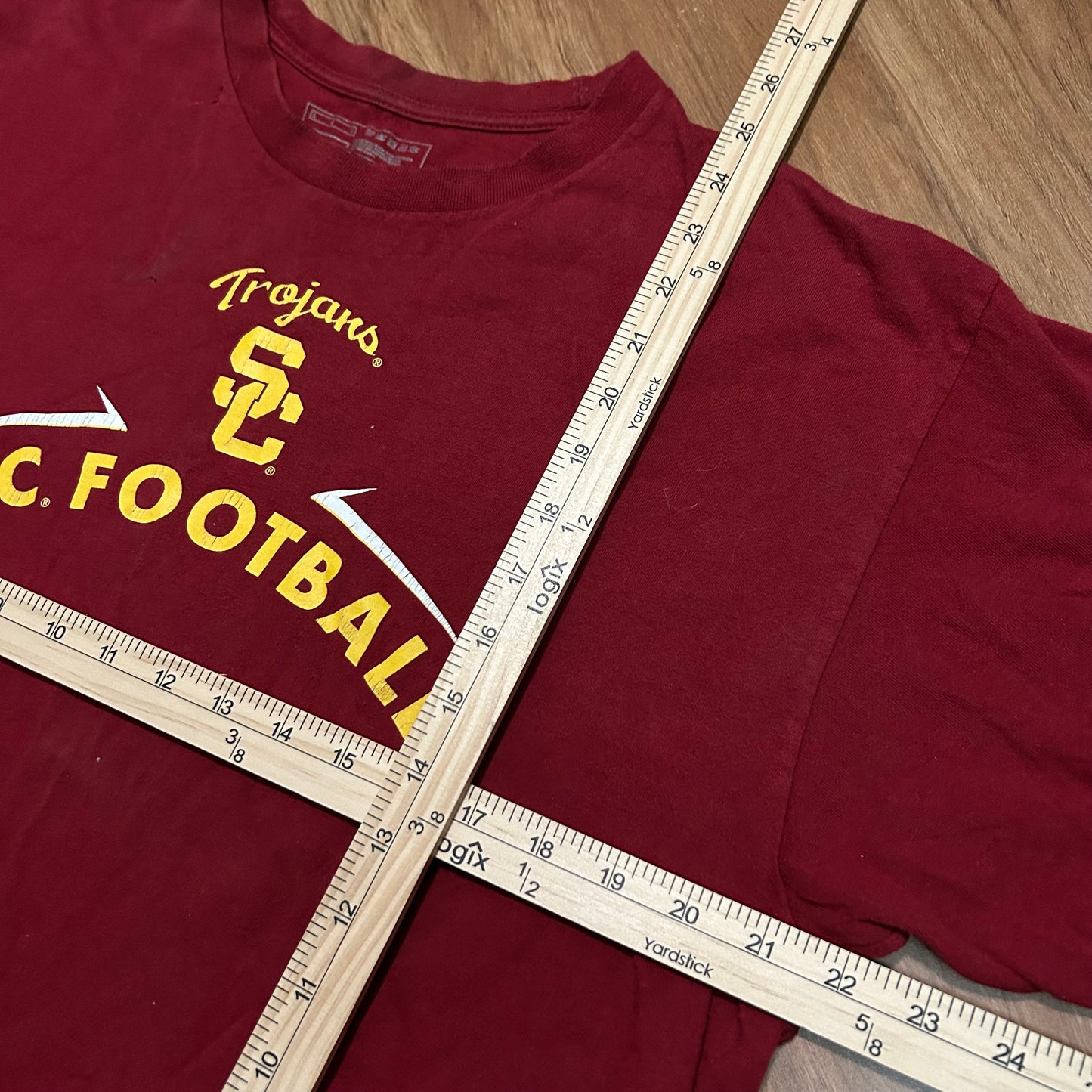 (L) Vintage Y2K Nike USC Trojans Football Helmet Red T-Shirt
