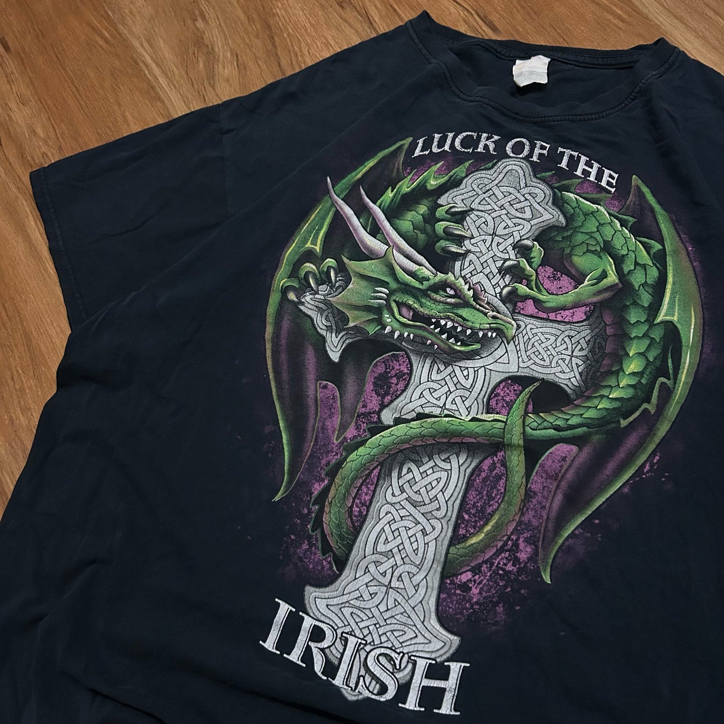 (L) Vintage Luck of the Irish Dragon Celtic Cross Graphic T-Shirt