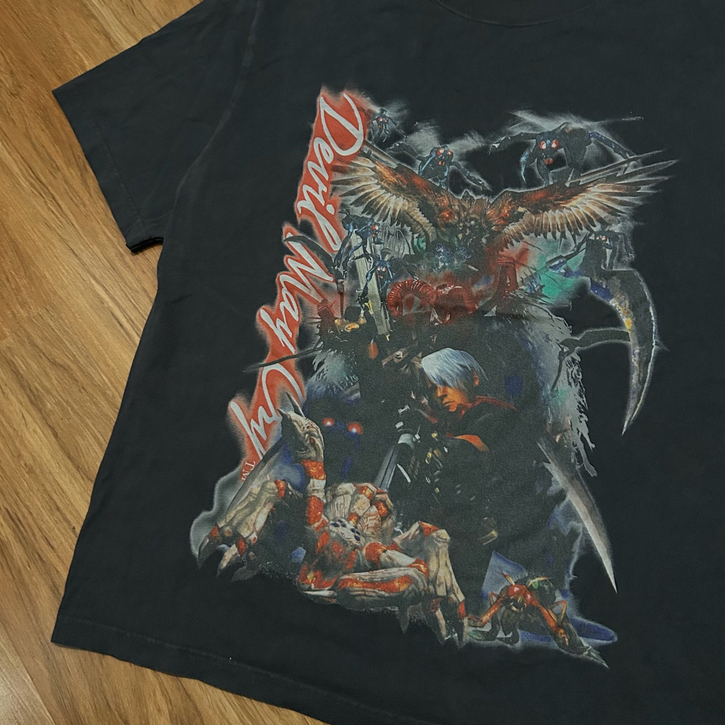 (L) Uniqlo UT Capcom 40th Anniversary Devil May Cry Graphic T-Shirt
