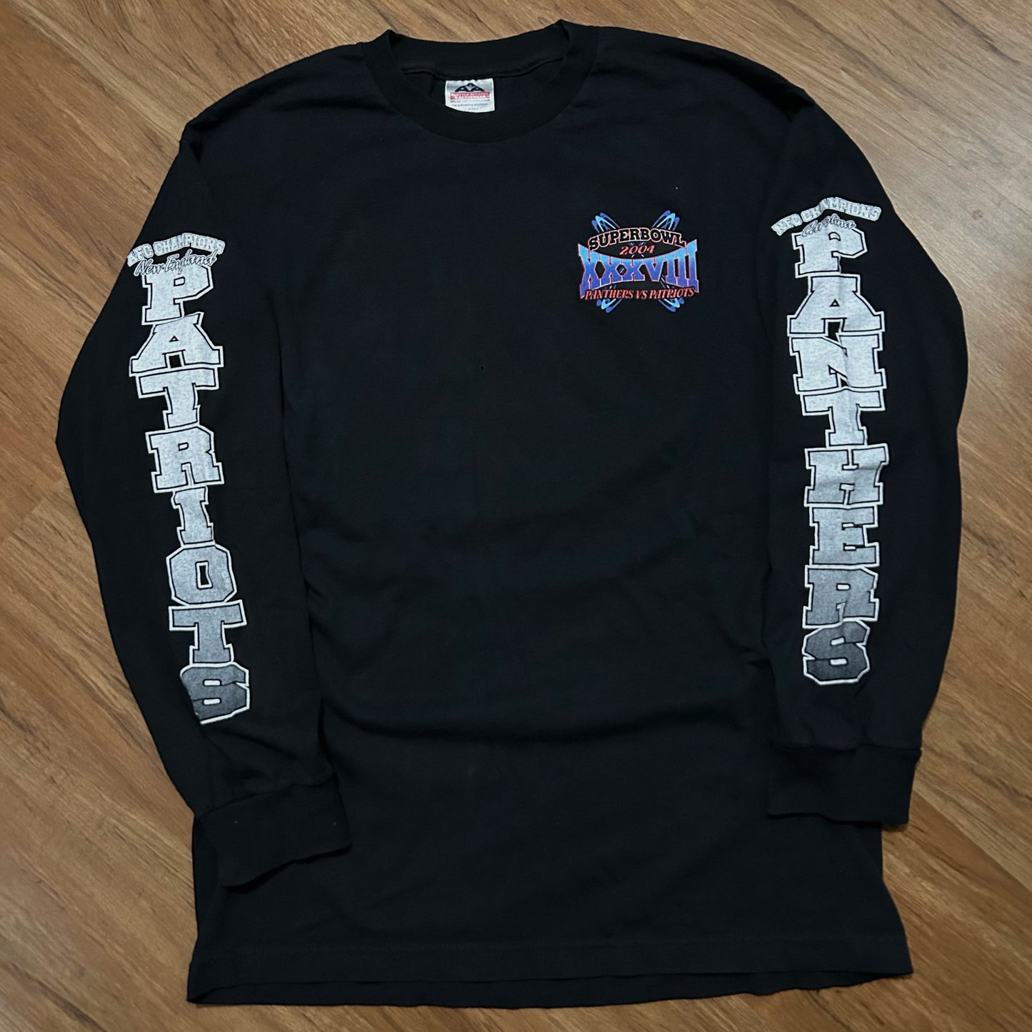 (L) 2004 Super Bowl Patriots Vs Panthers Graphic Black Longsleeve T-Shirt