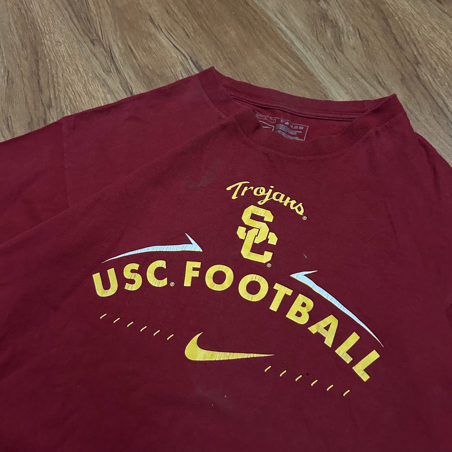 (L) Vintage Y2K Nike USC Trojans Football Helmet Red T-Shirt