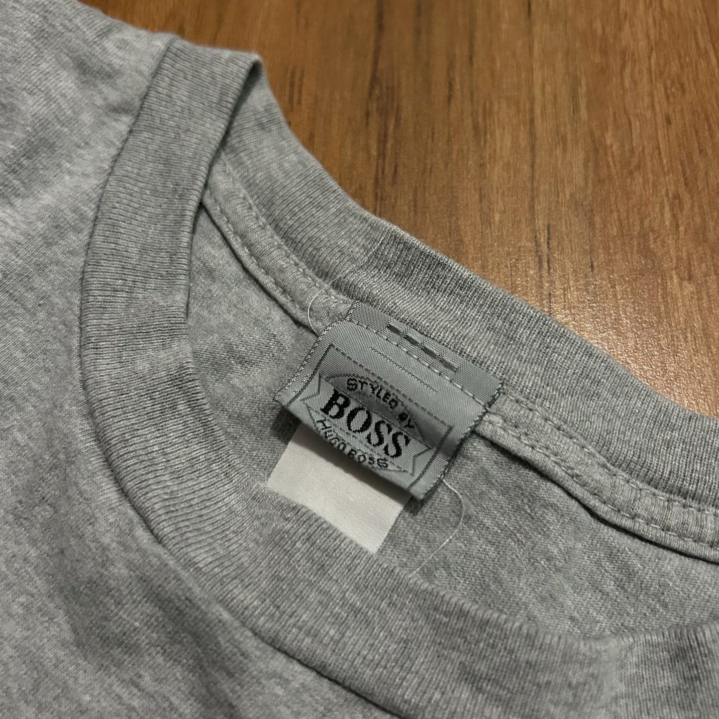 (M/L) Vintage Y2K Hugo Boss Logo Grey T-Shirt