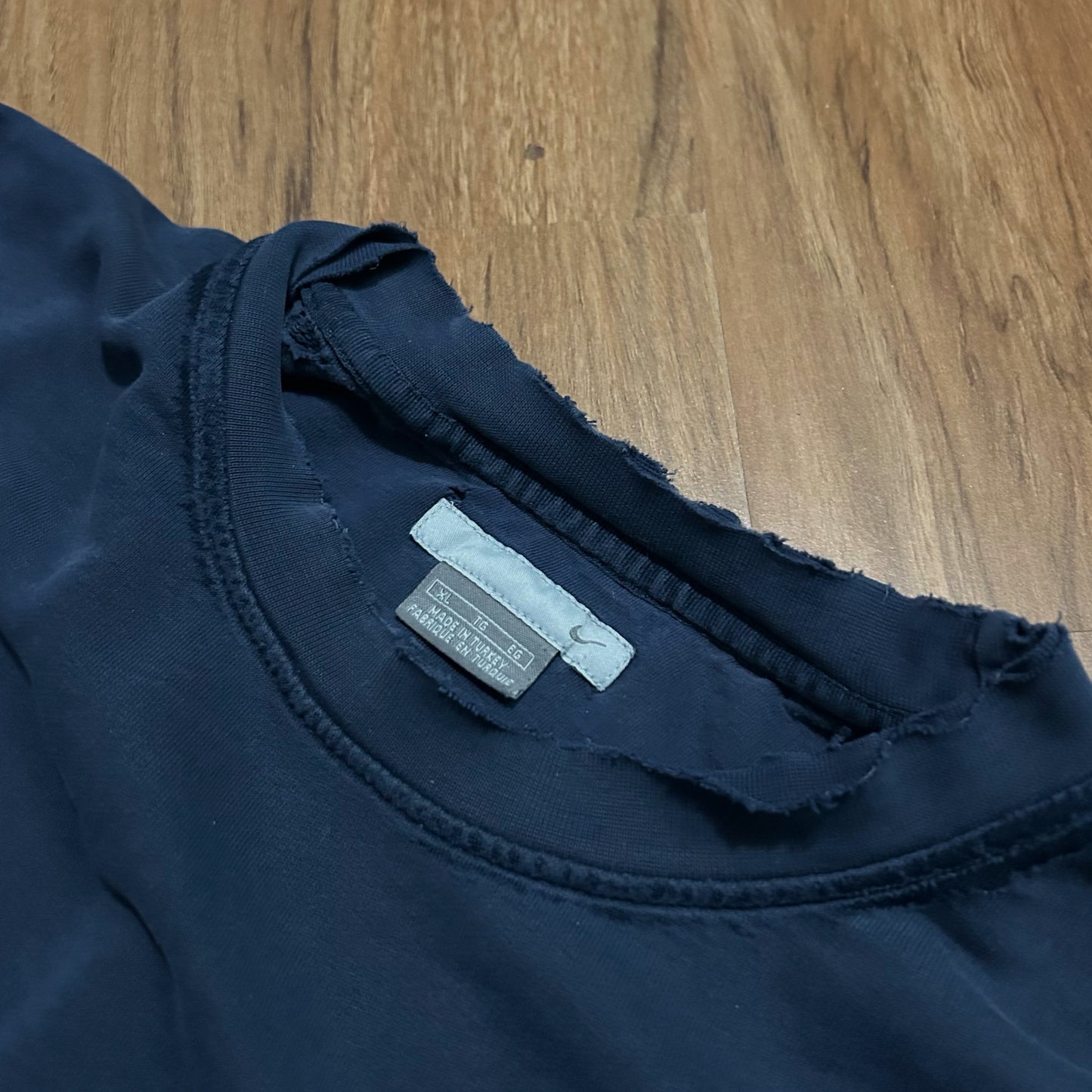 (XL) Retro 2000s Nike Distressed Navy Pullover Crewneck