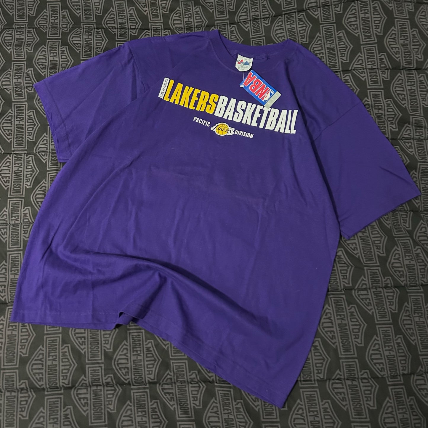 (XXL) Vintage 90s Majestic Los Angeles Lakers Basketball Purple Graphic T-Shirt