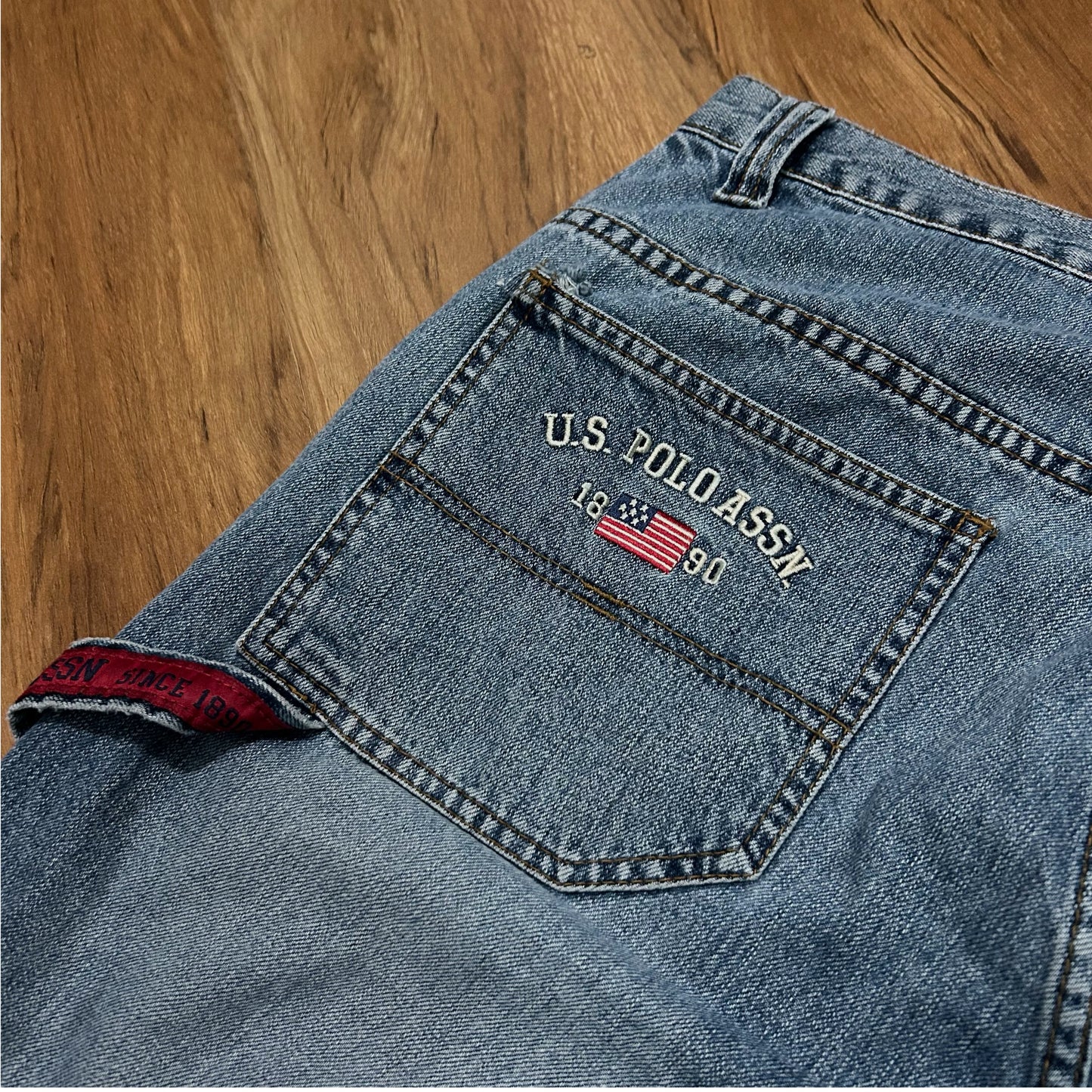 (34) Vintage 2000s U.S Polo Assn Patch Lightwash Denim Shorts