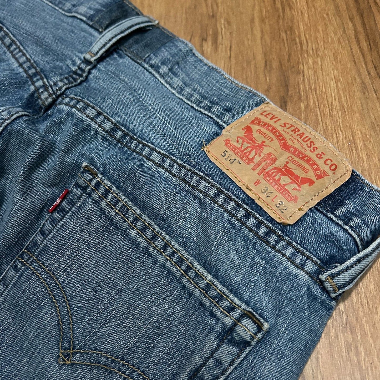(34) Levis 514 Straight Leg Loose Light Wash Denim Jeans