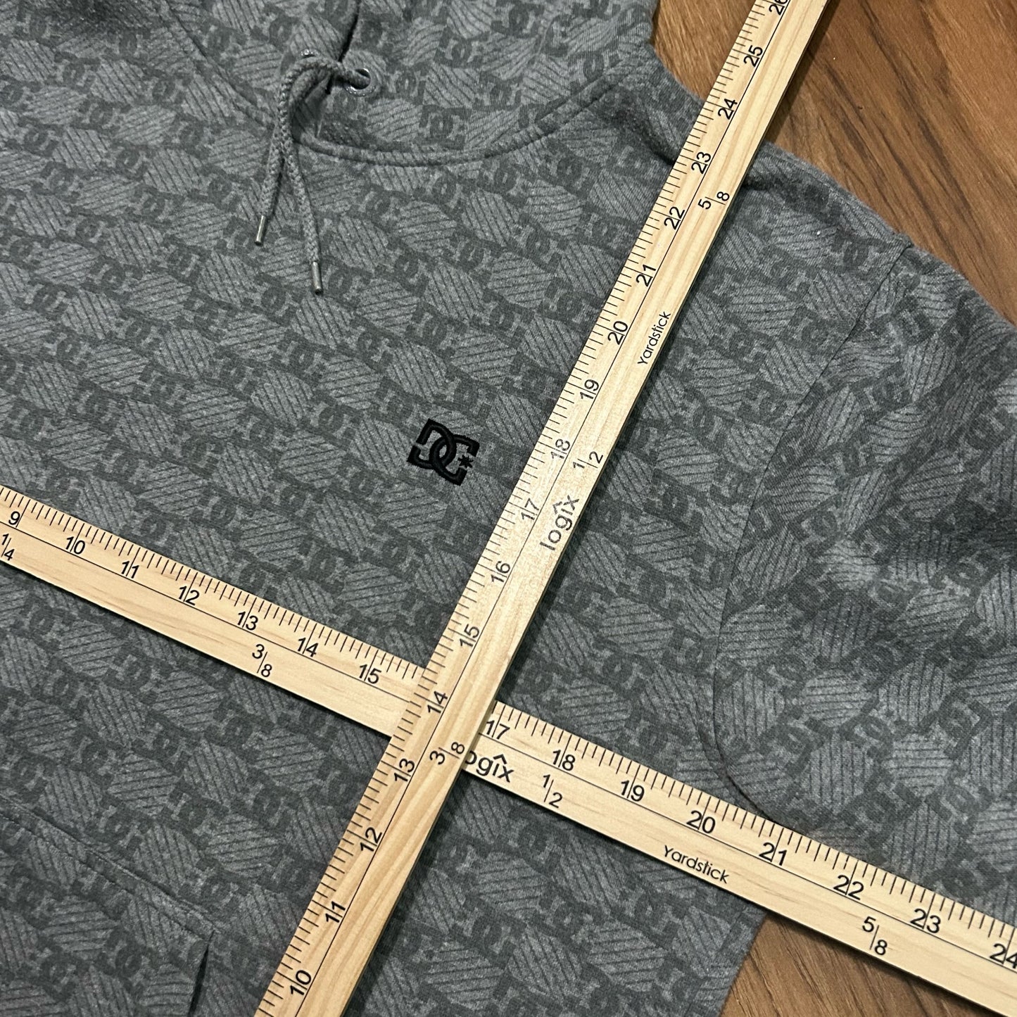 (S) Vintage 2000s D&C Shoes AOP Zip-Up Grey Jacket