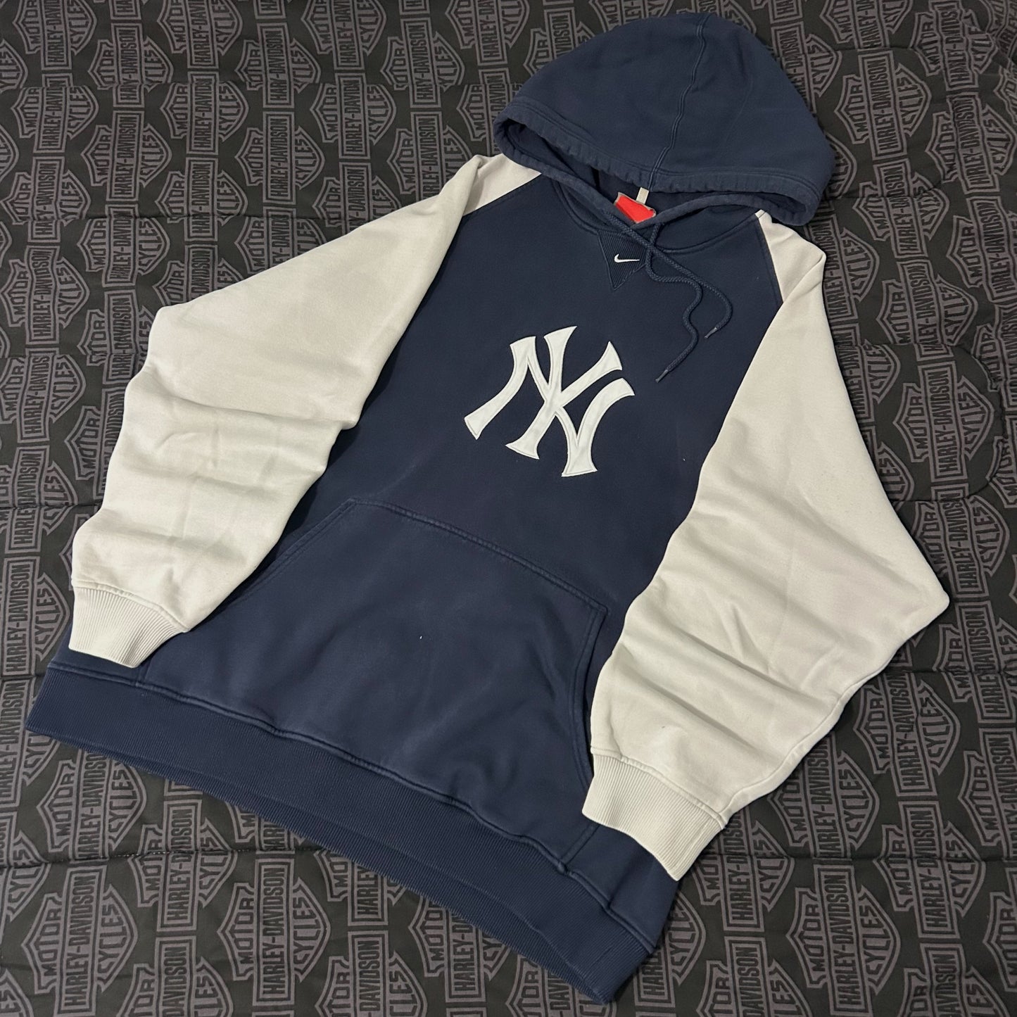 (L) Vintage Y2K Nike Team New York Yankees Center Swoosh Raglan Navy Pullover Hoodie
