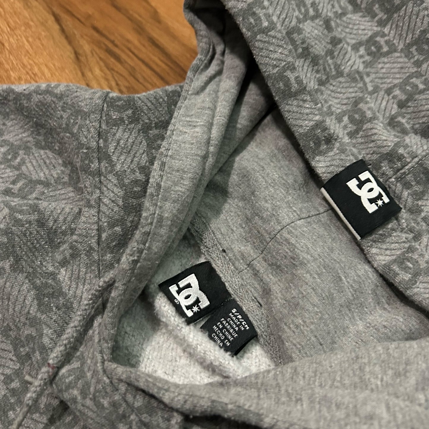 (S) Vintage 2000s D&C Shoes AOP Zip-Up Grey Jacket