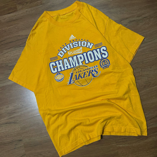 (M) Vintage 2008 NBA Los Angeles Lakers Pacific Division Yellow T-Shirt