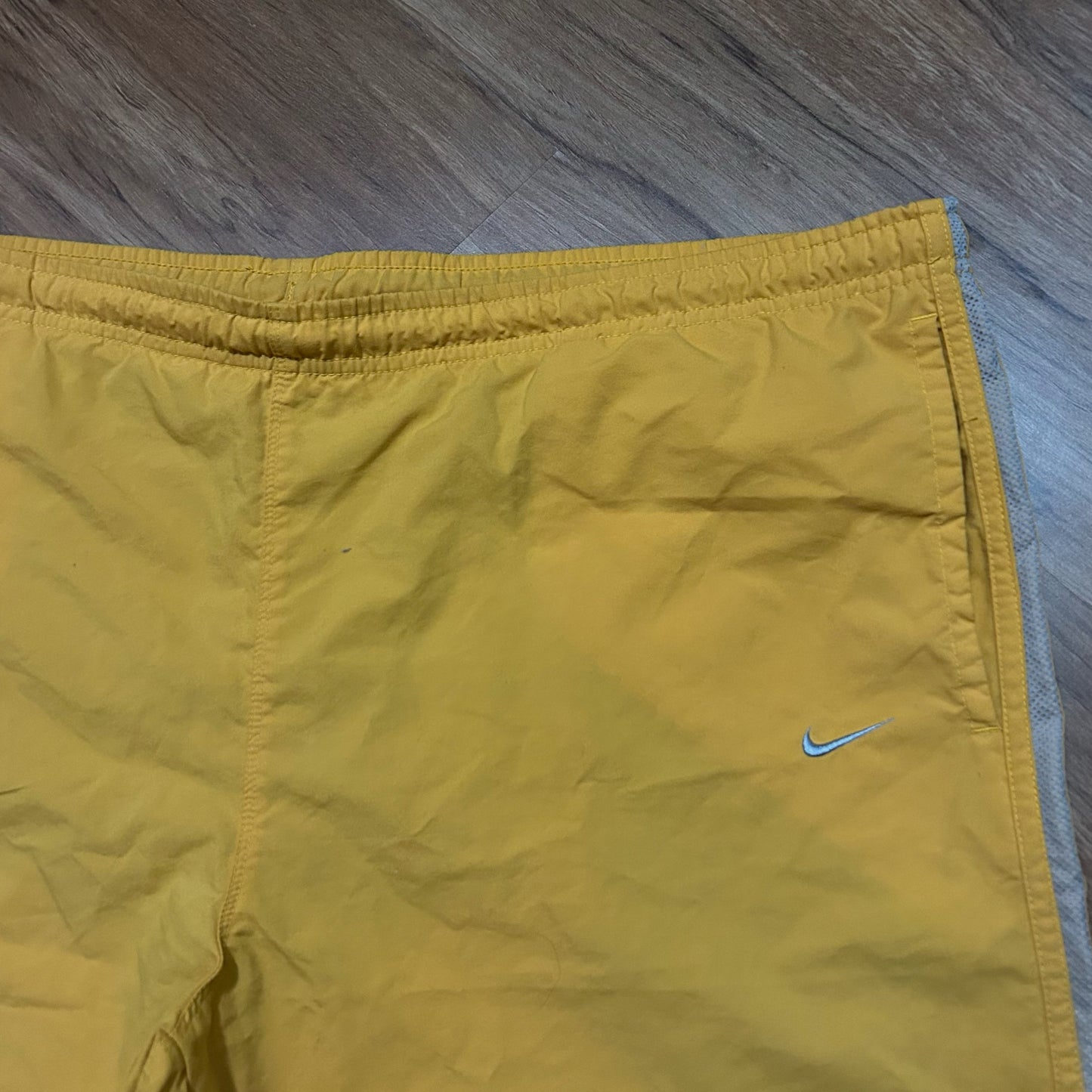 (XL) Vintage Y2K Nike Yellow Board Shorts