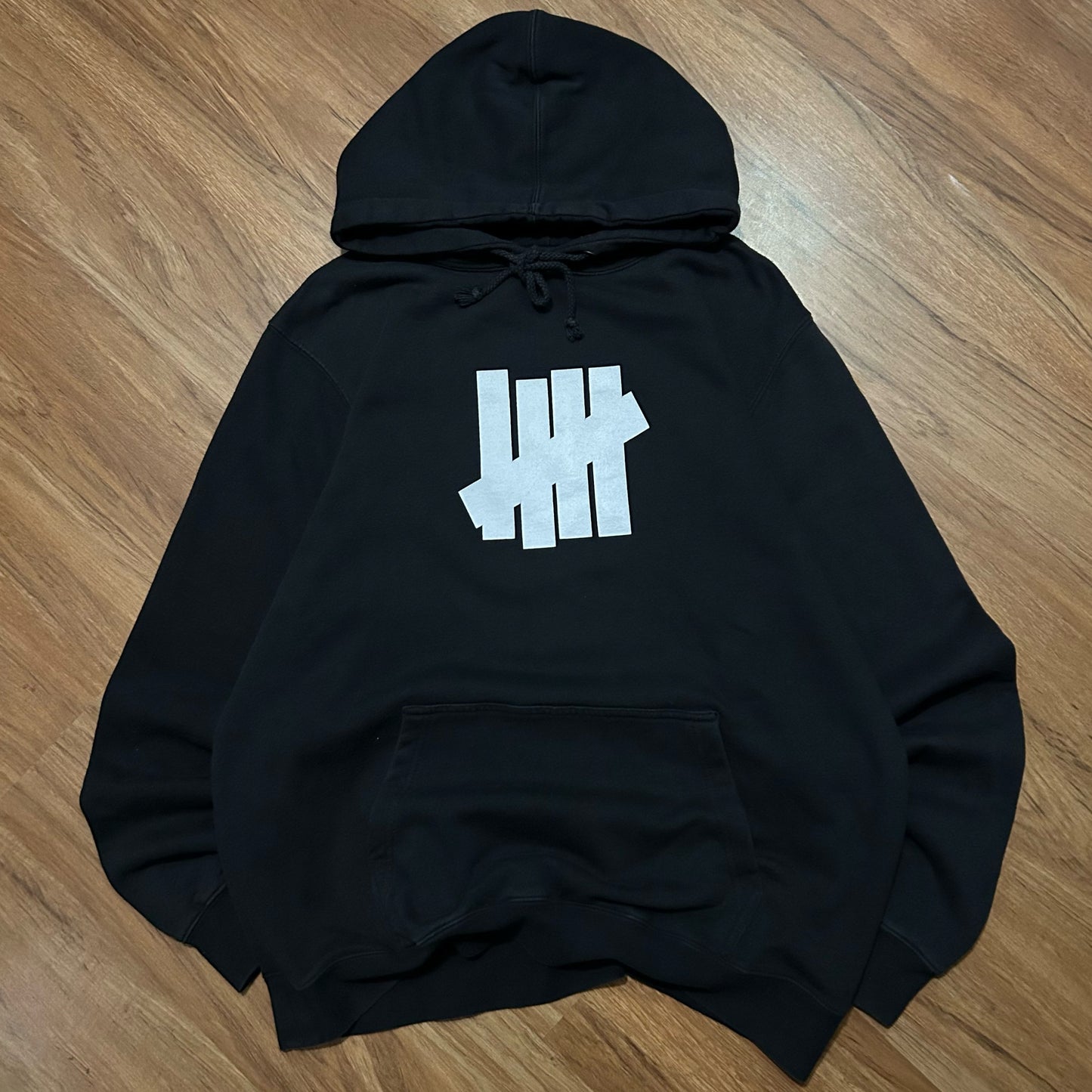 (XL) Undefeated 5 Strike Icon Pullover Black Hoodie