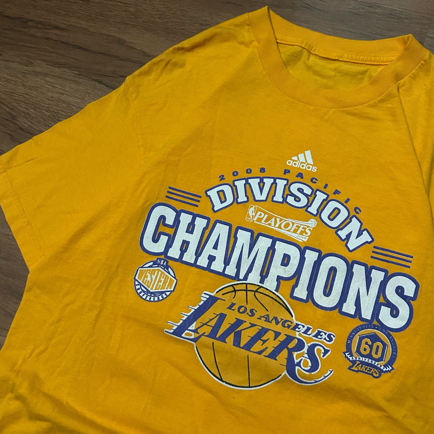 (M) Vintage 2008 NBA Los Angeles Lakers Pacific Division Yellow T-Shirt