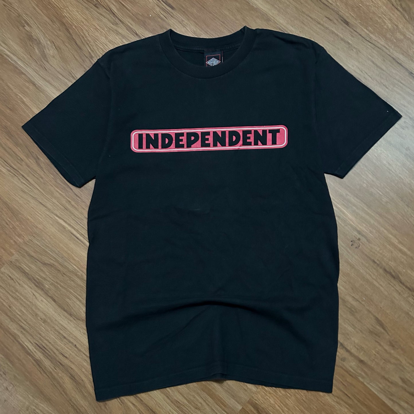 (S) Retro Independent Truck Co. Bar Logo Skate Black T-Shirt