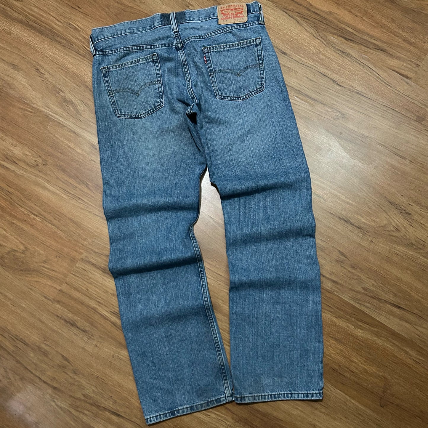 (34) Levis 514 Straight Leg Loose Light Wash Denim Jeans