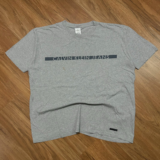 (M) Vintage Y2K Calvin Klein Jeans Spell Out Logo Graphic T-Shirt