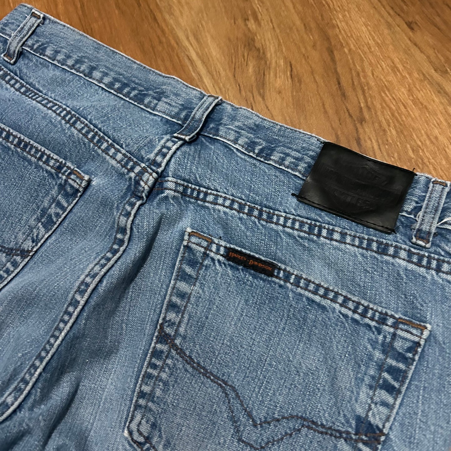 (36) Vintage Harley Davidson Light Wash Loose Denim Jeans