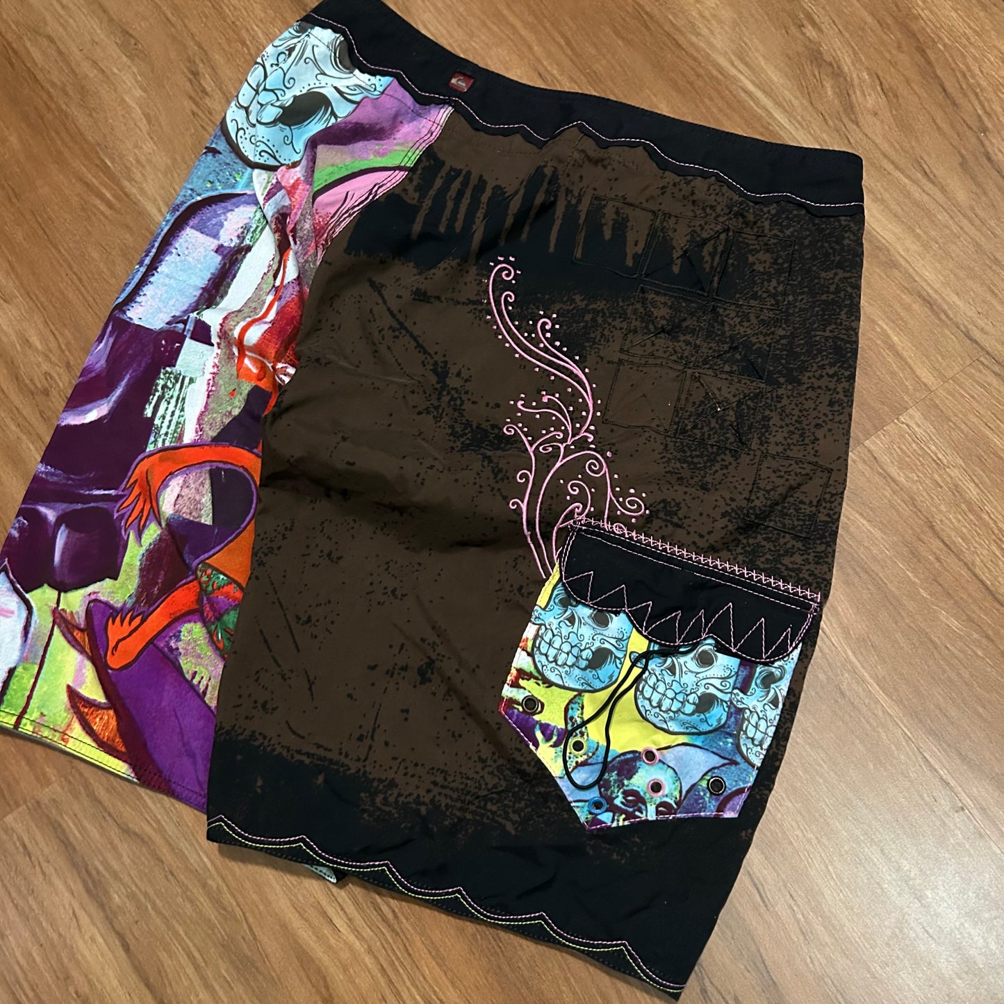 (M/L) Vintage Quicksilver Board Surfwear Ed Hardy Style Shorts