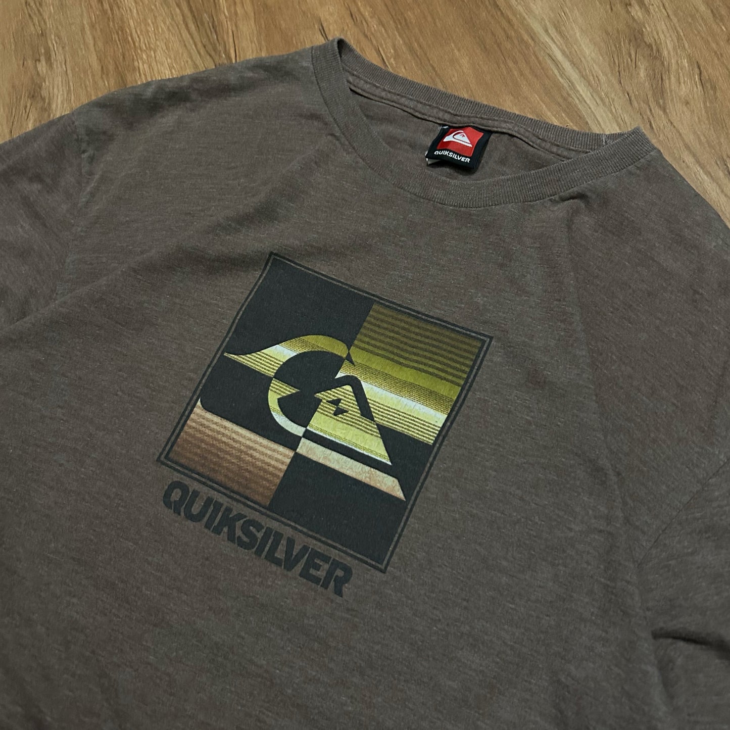 (L) Retro Quicksilver Center Logo Pixel Brown T-Shirt