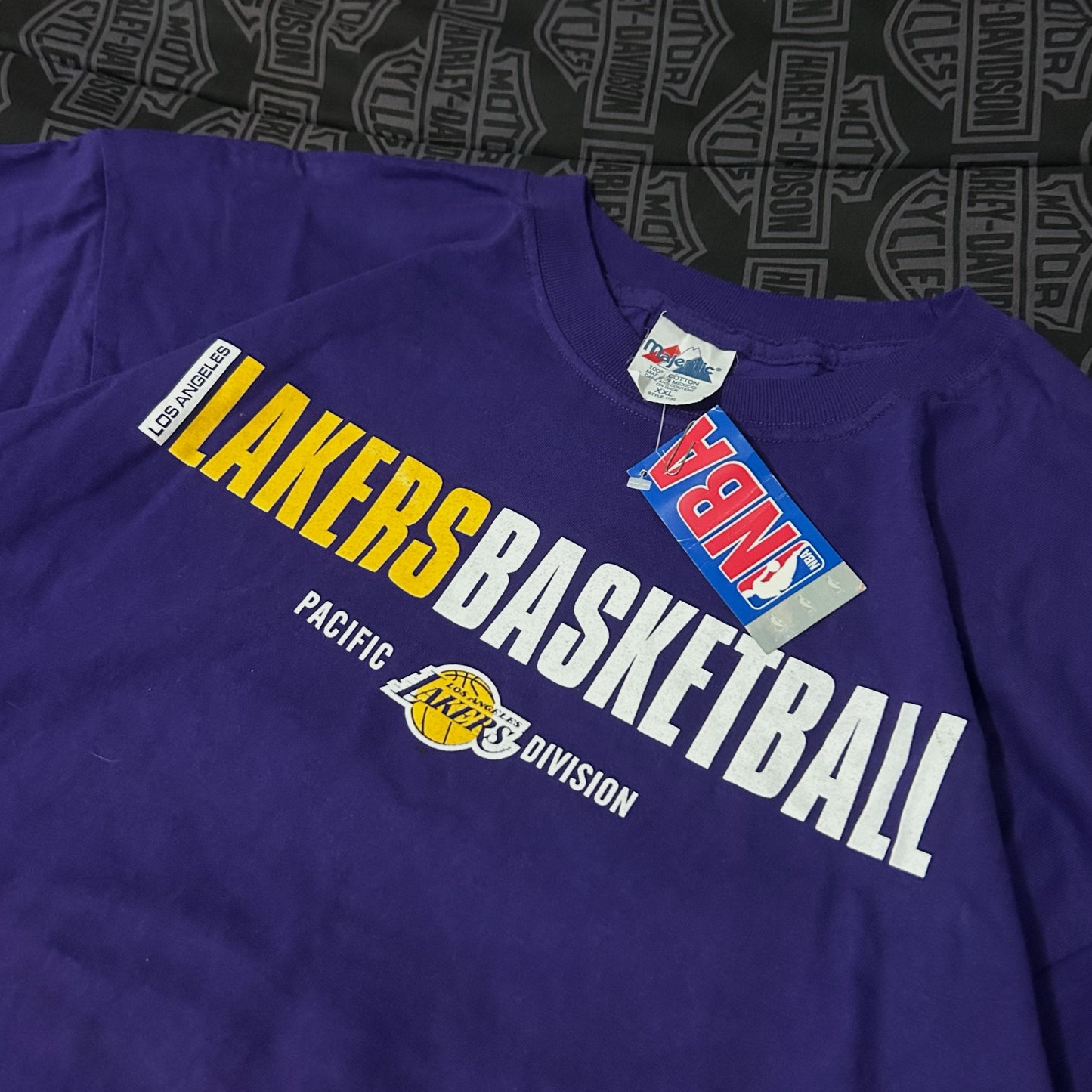 (XXL) Vintage 90s Majestic Los Angeles Lakers Basketball Purple Graphic T-Shirt