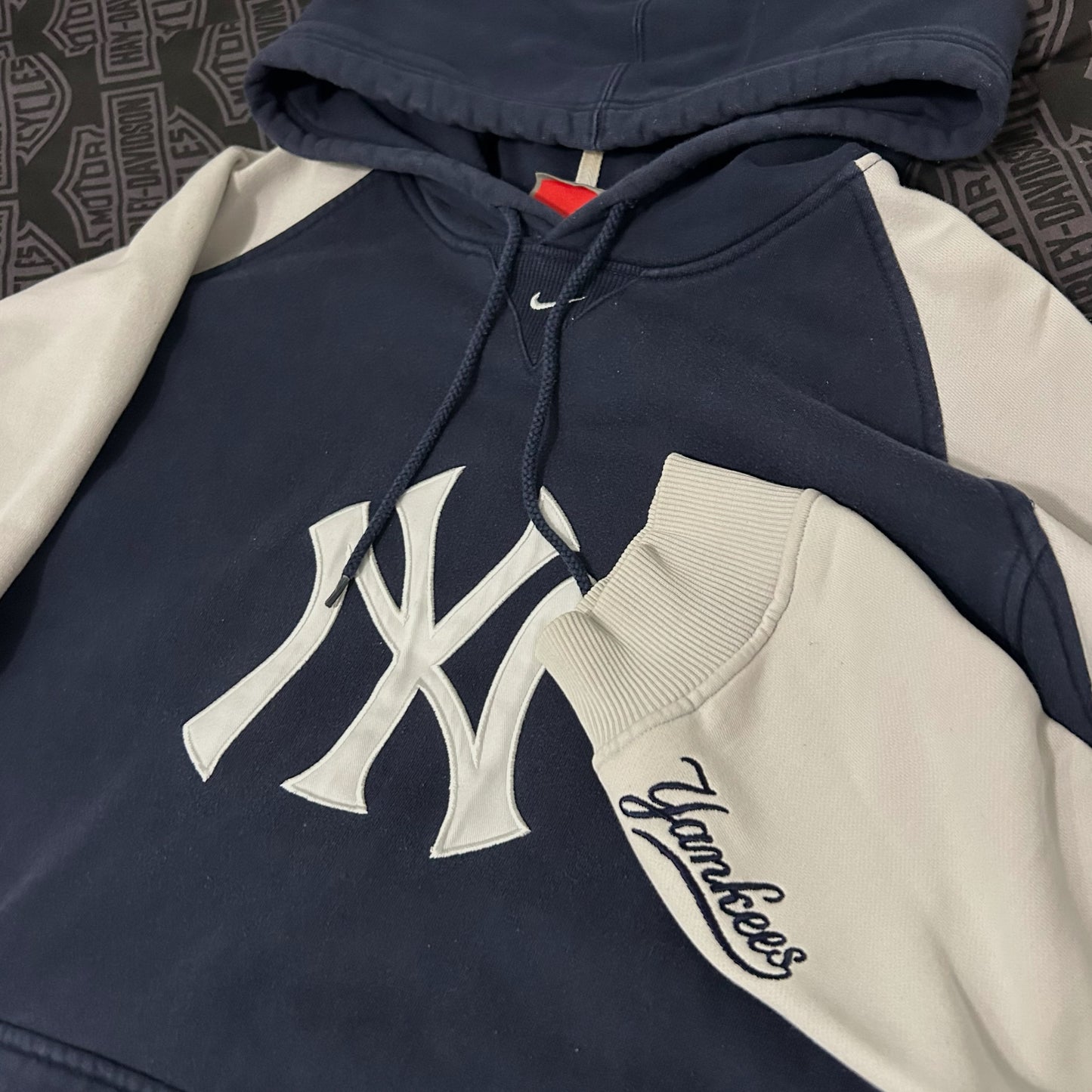 (L) Vintage Y2K Nike Team New York Yankees Center Swoosh Raglan Navy Pullover Hoodie