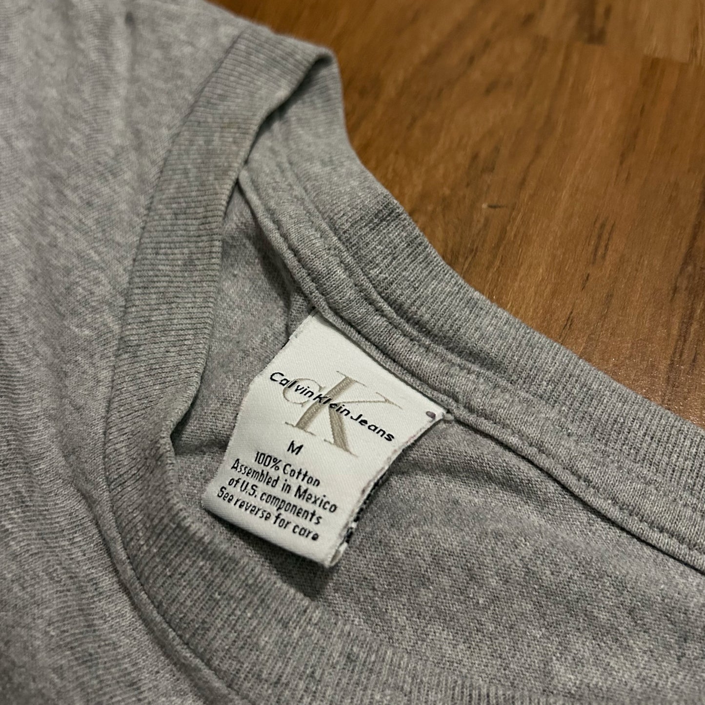 (M) Vintage Y2K Calvin Klein Jeans Spell Out Logo Graphic T-Shirt