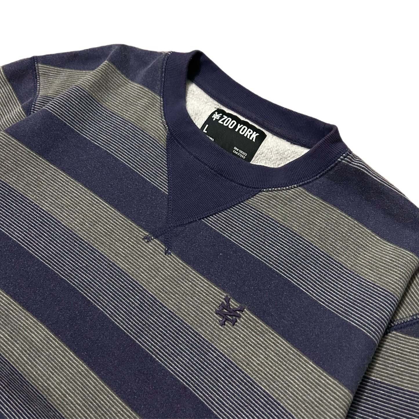 (L) Vintage 2000s Zoo York Striped Purple Pullover Crewneck