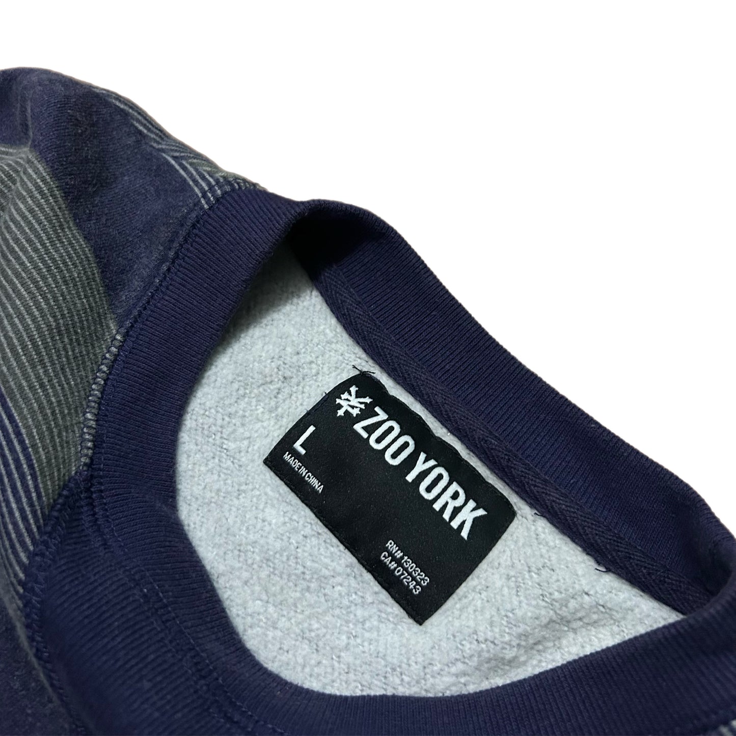 (L) Vintage 2000s Zoo York Striped Purple Pullover Crewneck