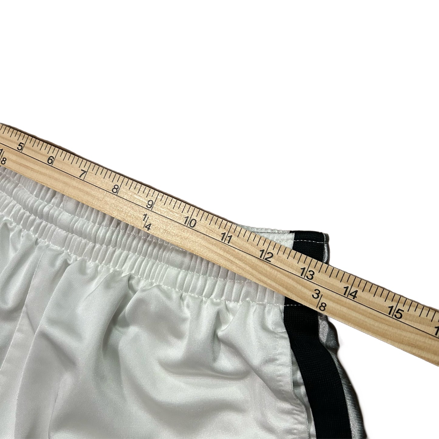 (M) Y2K Nike Basketball White Shorts