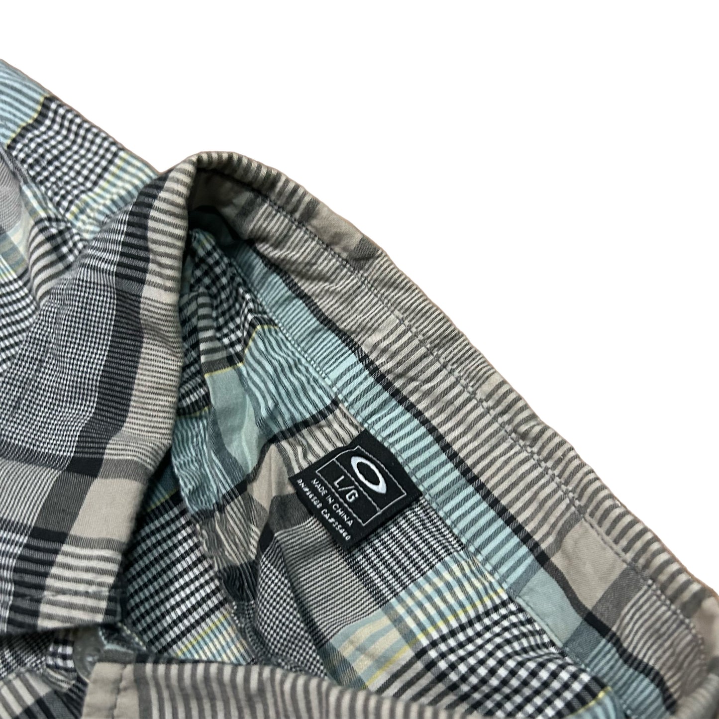 (L) Y2K Oakley Plaid Button-Up Shirt