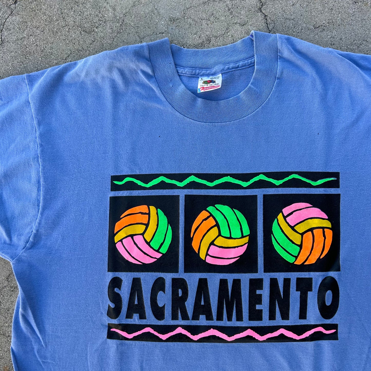 (L) Vintage Sacramento Volleyball Single Stitch Shirt