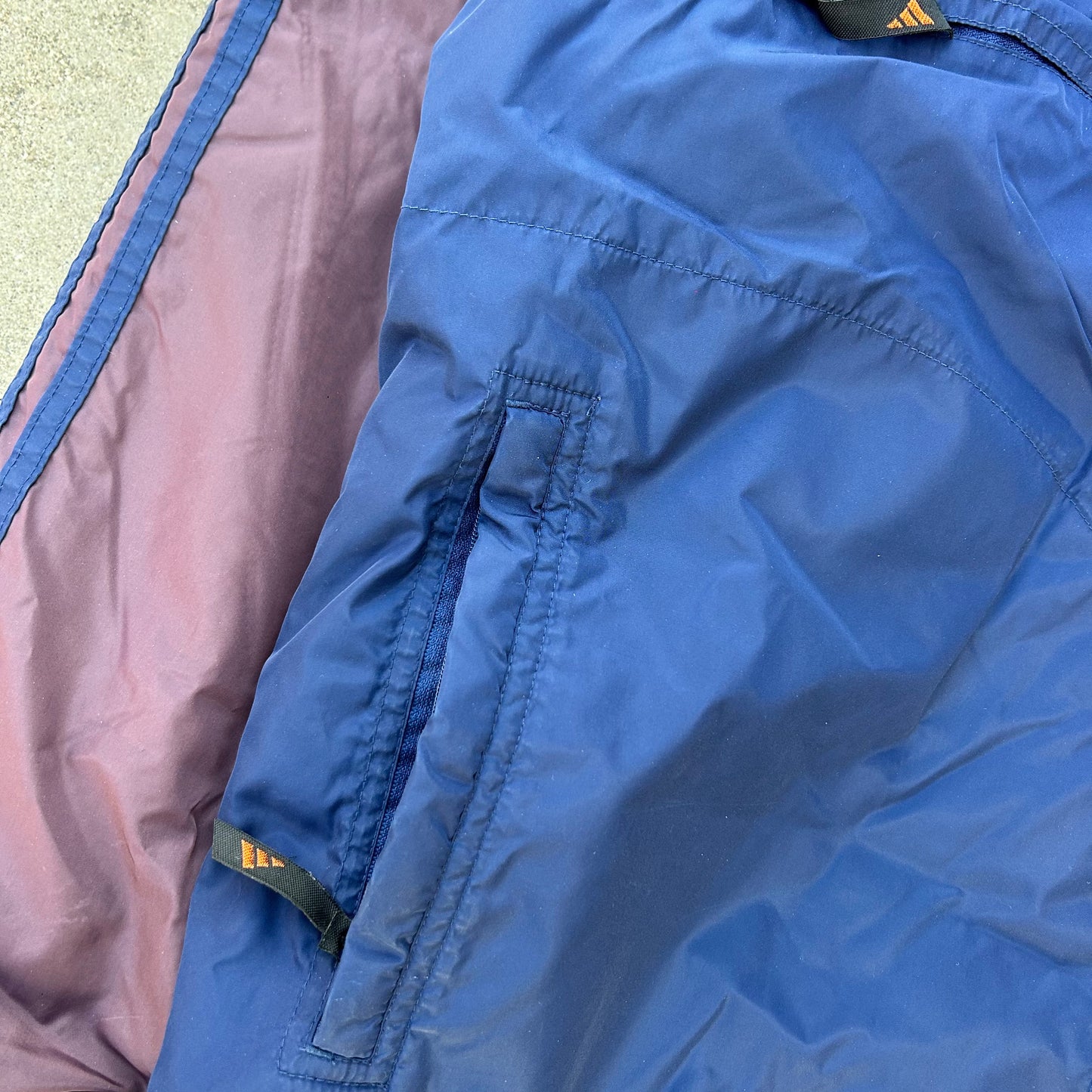 (L) Vintage Adidas Puffer Jacket